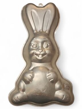 Wilton 1989 Easter Bunny Cake Pan Aluminum Rabbit Mold Vintage